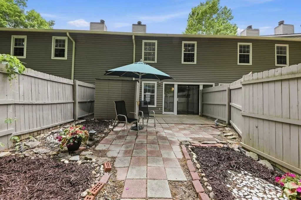 7750 Roswell Road Unit 9f, Sandy Springs, Georgia 30350, 3 Bedrooms Bedrooms, ,2 BathroomsBathrooms,Residential,For Sale,7750 Roswell Road Unit 9f,7764549