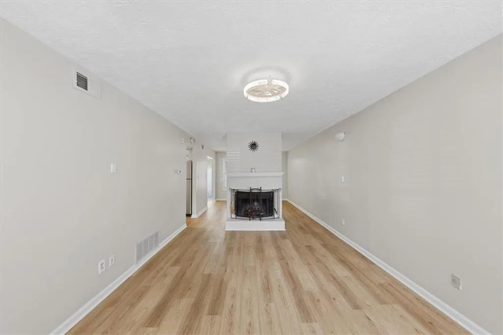 7750 Roswell Road Unit 9f, Sandy Springs, Georgia 30350, 3 Bedrooms Bedrooms, ,2 BathroomsBathrooms,Residential,For Sale,7750 Roswell Road Unit 9f,7764549
