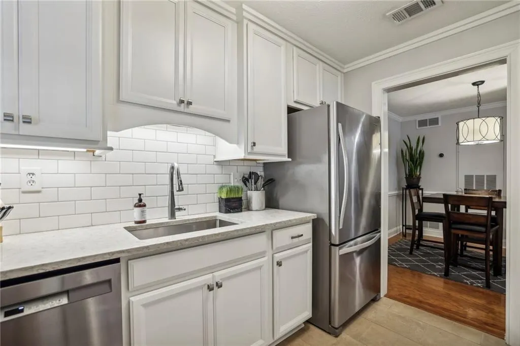 6800 Glenridge Drive Unit 6820d, Atlanta, Georgia 30328, 2 Bedrooms Bedrooms, ,1 BathroomBathrooms,Residential,Sold,6800 Glenridge Drive Unit 6820d,7421925