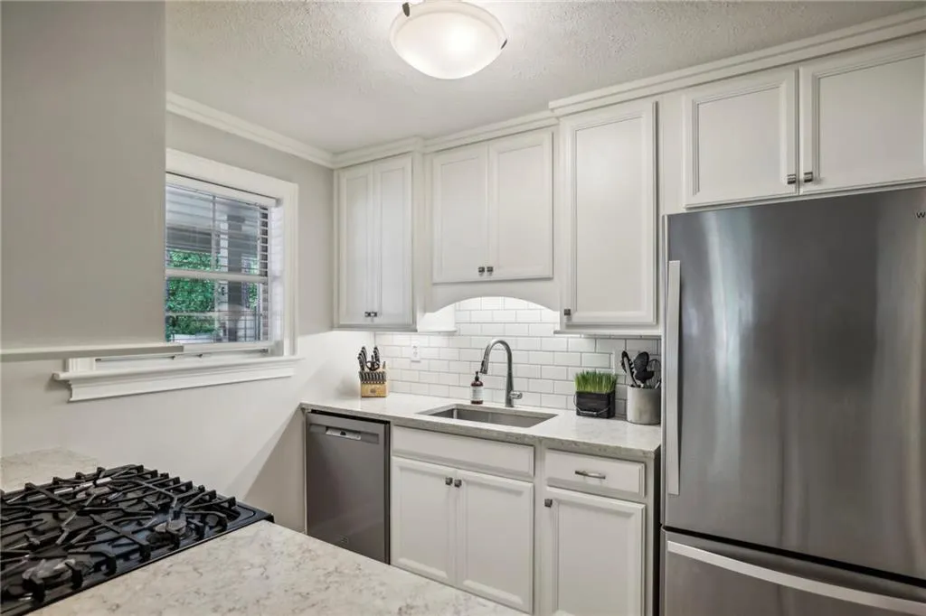 6800 Glenridge Drive Unit 6820d, Atlanta, Georgia 30328, 2 Bedrooms Bedrooms, ,1 BathroomBathrooms,Residential,Sold,6800 Glenridge Drive Unit 6820d,7421925