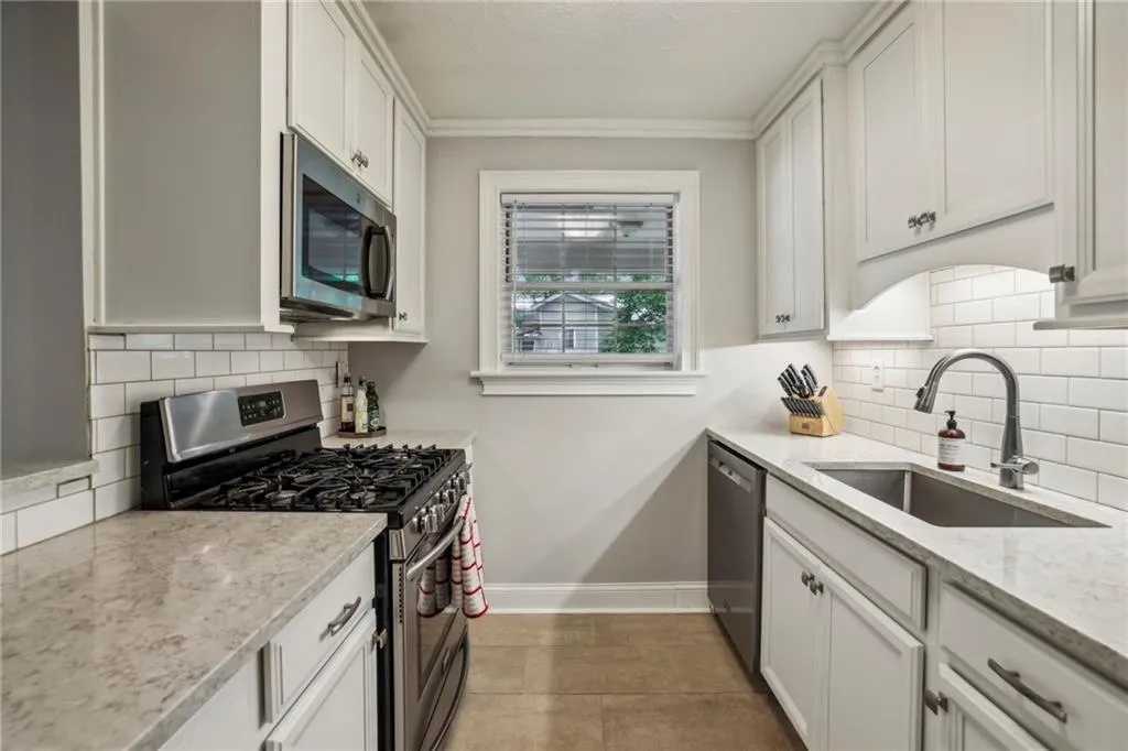 6800 Glenridge Drive Unit 6820d, Atlanta, Georgia 30328, 2 Bedrooms Bedrooms, ,1 BathroomBathrooms,Residential,Sold,6800 Glenridge Drive Unit 6820d,7421925