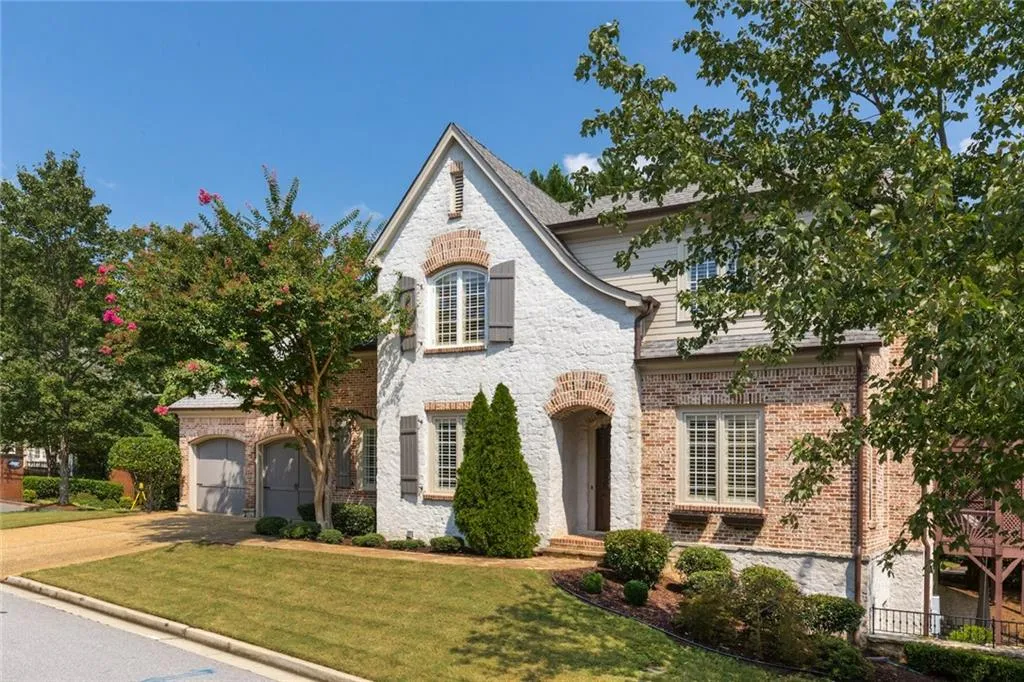 1871 Buckhead Valley Lane Ne, Brookhaven, Georgia 30324, 5 Bedrooms Bedrooms, ,4 BathroomsBathrooms,Residential,Sold,1871 Buckhead Valley Lane Ne,5905650