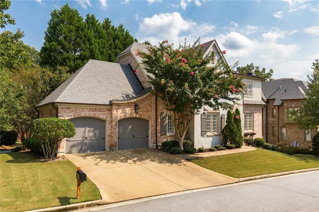 1871 Buckhead Valley Lane Ne, Brookhaven, Georgia 30324, 5 Bedrooms Bedrooms, ,4 BathroomsBathrooms,Residential,Sold,1871 Buckhead Valley Lane Ne,5905650