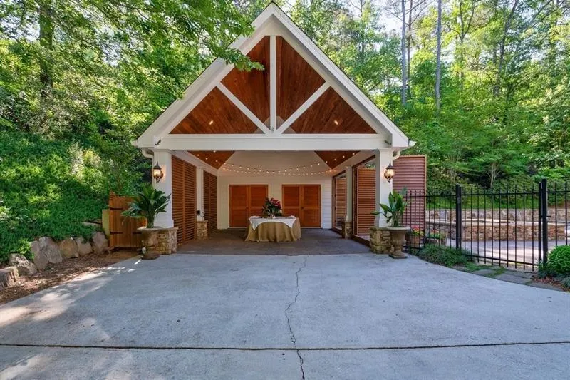 1715 Brandon Hall Drive, Sandy Springs, Georgia 30350, 4 Bedrooms Bedrooms, ,4 BathroomsBathrooms,Residential,Sold,1715 Brandon Hall Drive,6720742