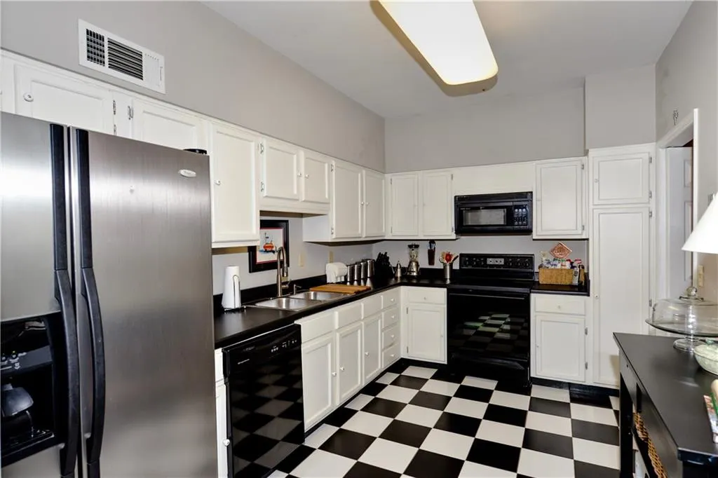 305 Brandywine Circle, Sandy Springs, Georgia 30350, 3 Bedrooms Bedrooms, ,2 BathroomsBathrooms,Residential,Sold,305 Brandywine Circle,6070814