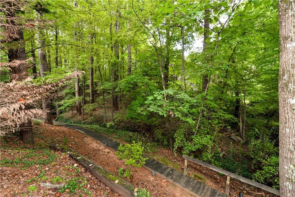 305 Brandywine Circle, Sandy Springs, Georgia 30350, 3 Bedrooms Bedrooms, ,2 BathroomsBathrooms,Residential,Sold,305 Brandywine Circle,6070814