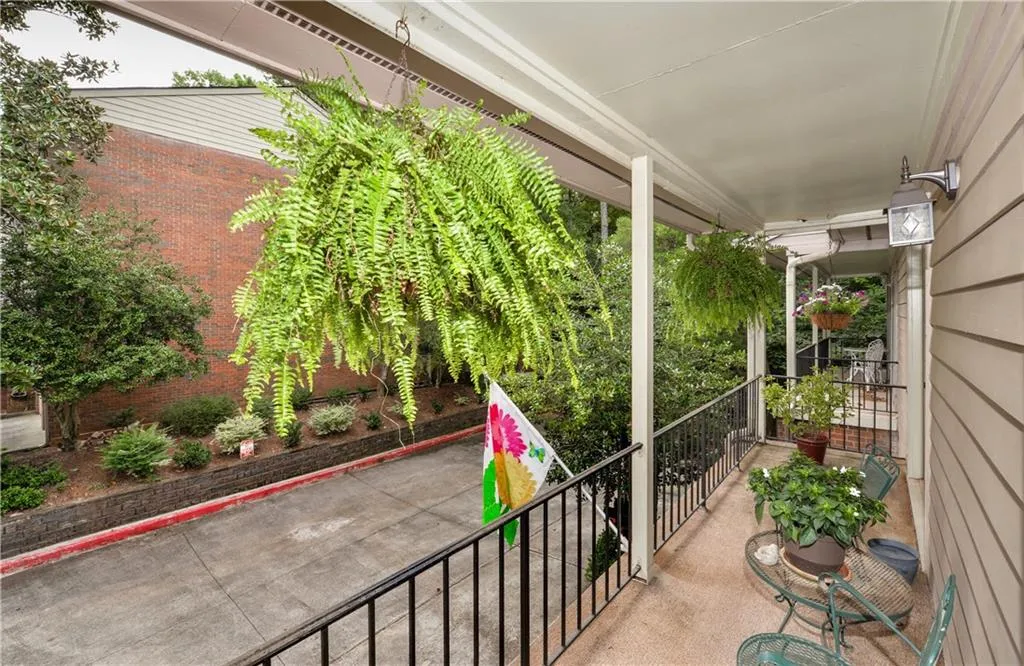 305 Brandywine Circle, Sandy Springs, Georgia 30350, 3 Bedrooms Bedrooms, ,2 BathroomsBathrooms,Residential,Sold,305 Brandywine Circle,6070814