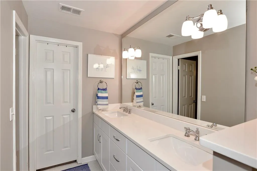 305 Brandywine Circle, Sandy Springs, Georgia 30350, 3 Bedrooms Bedrooms, ,2 BathroomsBathrooms,Residential,Sold,305 Brandywine Circle,6070814