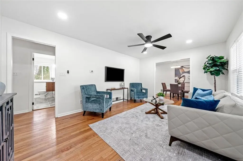 801 N Evelyn Nw, Atlanta, Georgia 30318, 3 Bedrooms Bedrooms, ,1 BathroomBathrooms,Residential,For Sale,801 N Evelyn Nw,7591628