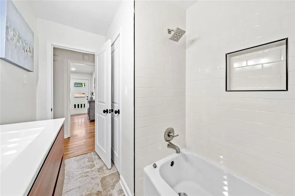 801 N Evelyn Nw, Atlanta, Georgia 30318, 3 Bedrooms Bedrooms, ,1 BathroomBathrooms,Residential,For Sale,801 N Evelyn Nw,7591628