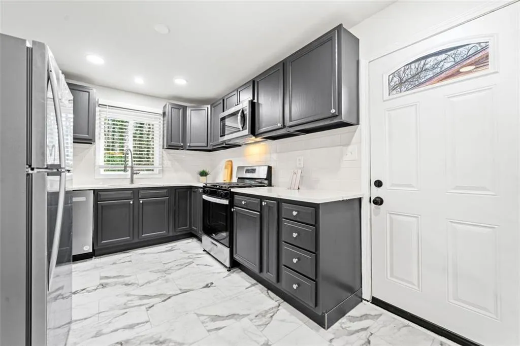 801 N Evelyn Nw, Atlanta, Georgia 30318, 3 Bedrooms Bedrooms, ,1 BathroomBathrooms,Residential,For Sale,801 N Evelyn Nw,7591628