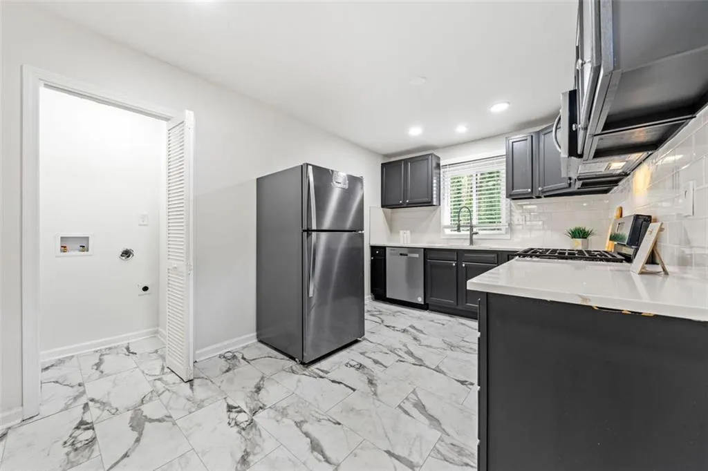 801 N Evelyn Nw, Atlanta, Georgia 30318, 3 Bedrooms Bedrooms, ,1 BathroomBathrooms,Residential,For Sale,801 N Evelyn Nw,7591628