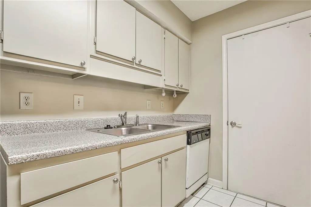 9008 Wingate Way, Sandy Springs, Georgia 30350, 1 Bedroom Bedrooms, ,1 BathroomBathrooms,Residential,Sold,9008 Wingate Way,6867632