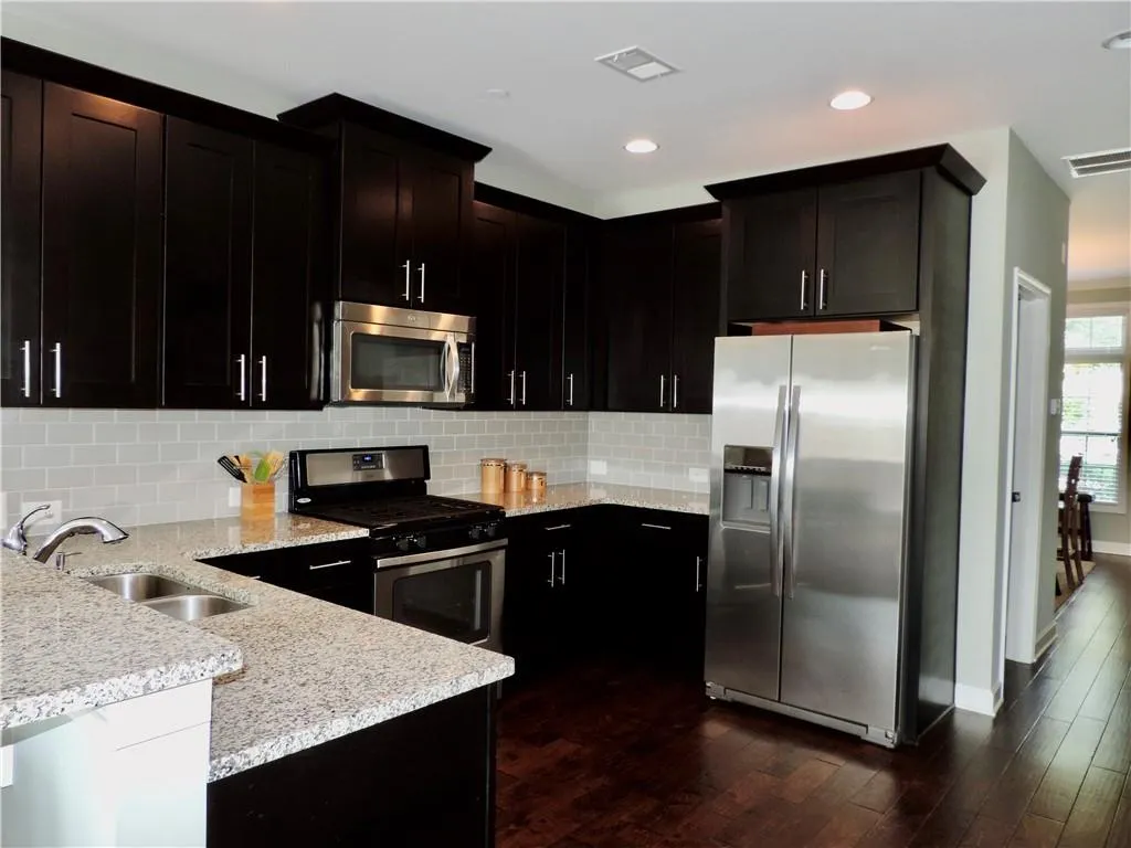 7600 Stoneridge Drive, Atlanta, Georgia 30328, 3 Bedrooms Bedrooms, ,3 BathroomsBathrooms,Residential,Sold,7600 Stoneridge Drive,6733580