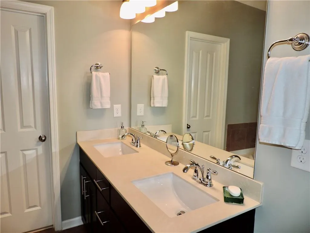 7600 Stoneridge Drive, Atlanta, Georgia 30328, 3 Bedrooms Bedrooms, ,3 BathroomsBathrooms,Residential,Sold,7600 Stoneridge Drive,6733580