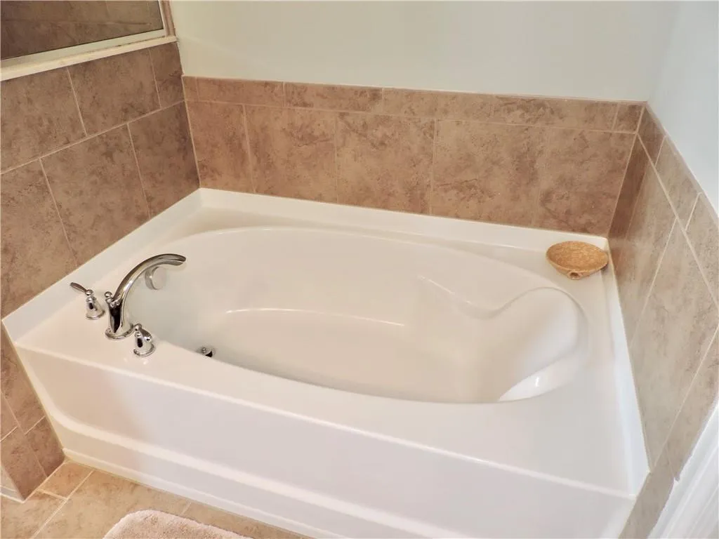 7600 Stoneridge Drive, Atlanta, Georgia 30328, 3 Bedrooms Bedrooms, ,3 BathroomsBathrooms,Residential,Sold,7600 Stoneridge Drive,6733580