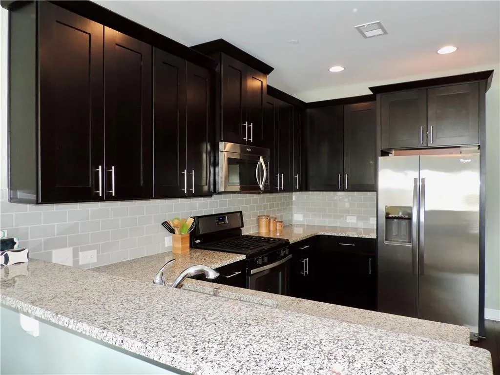 7600 Stoneridge Drive, Atlanta, Georgia 30328, 3 Bedrooms Bedrooms, ,3 BathroomsBathrooms,Residential,Sold,7600 Stoneridge Drive,6733580