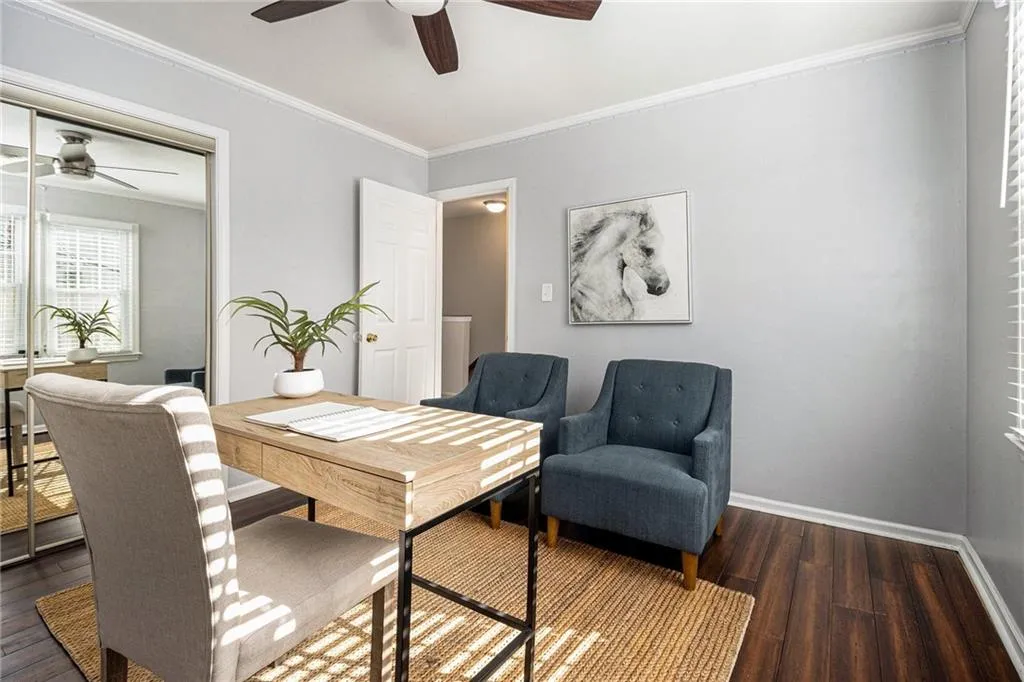 Office space  or 2nd Bedroom