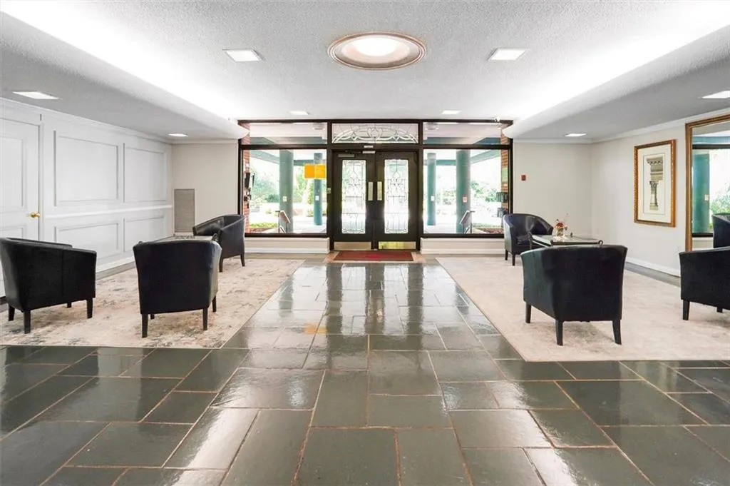 2965 Pharr Court South Nw Unit 1-110, Atlanta, Georgia 30305, 1 Bedroom Bedrooms, ,1 BathroomBathrooms,Residential,For Sale,2965 Pharr Court South Nw Unit 1-110,7608269