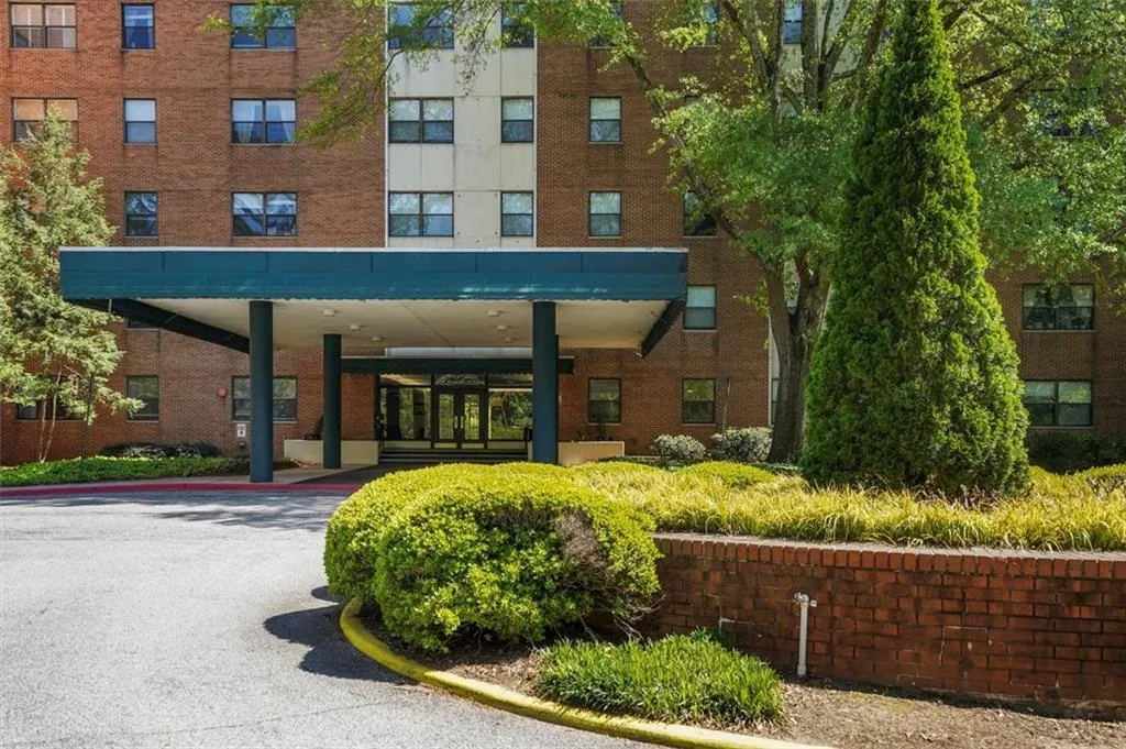 2965 Pharr Court South Nw Unit 1-110, Atlanta, Georgia 30305, 1 Bedroom Bedrooms, ,1 BathroomBathrooms,Residential,For Sale,2965 Pharr Court South Nw Unit 1-110,7608269