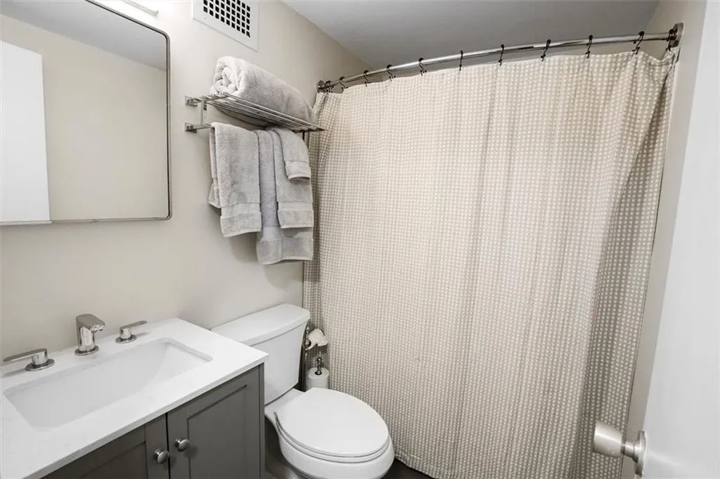 2965 Pharr Court South Nw Unit 1-110, Atlanta, Georgia 30305, 1 Bedroom Bedrooms, ,1 BathroomBathrooms,Residential,For Sale,2965 Pharr Court South Nw Unit 1-110,7608269