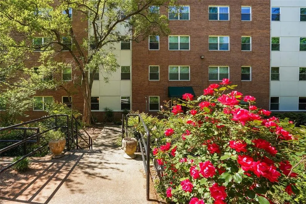 2965 Pharr Court South Nw Unit 1-110, Atlanta, Georgia 30305, 1 Bedroom Bedrooms, ,1 BathroomBathrooms,Residential,For Sale,2965 Pharr Court South Nw Unit 1-110,7608269