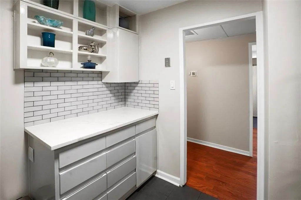 2965 Pharr Court South Nw Unit 1-110, Atlanta, Georgia 30305, 1 Bedroom Bedrooms, ,1 BathroomBathrooms,Residential,For Sale,2965 Pharr Court South Nw Unit 1-110,7608269