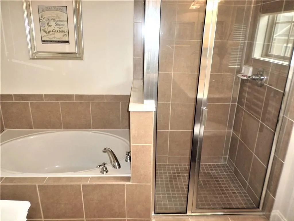 6453 Chariot Street, Atlanta, Georgia 30328, 2 Bedrooms Bedrooms, ,2 BathroomsBathrooms,Residential,Sold,6453 Chariot Street,6028345