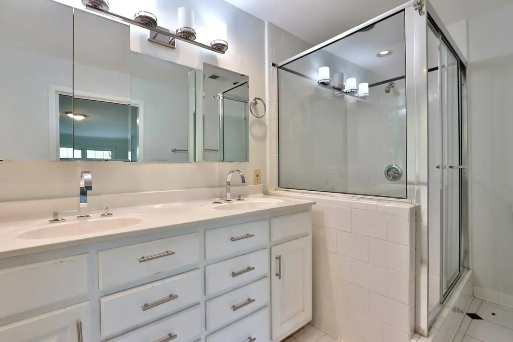 935 Lost Forest Drive, Sandy Springs, Georgia 30328, 4 Bedrooms Bedrooms, ,3 BathroomsBathrooms,Residential,Sold,935 Lost Forest Drive,6540229