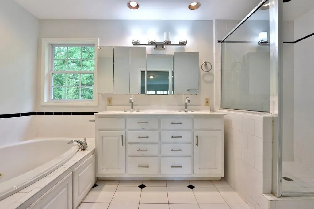 935 Lost Forest Drive, Sandy Springs, Georgia 30328, 4 Bedrooms Bedrooms, ,3 BathroomsBathrooms,Residential,Sold,935 Lost Forest Drive,6540229