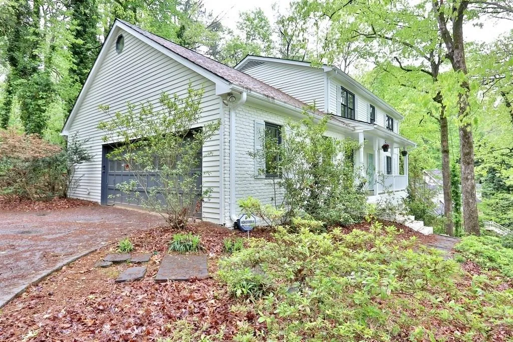 935 Lost Forest Drive, Sandy Springs, Georgia 30328, 4 Bedrooms Bedrooms, ,3 BathroomsBathrooms,Residential,Sold,935 Lost Forest Drive,6540229