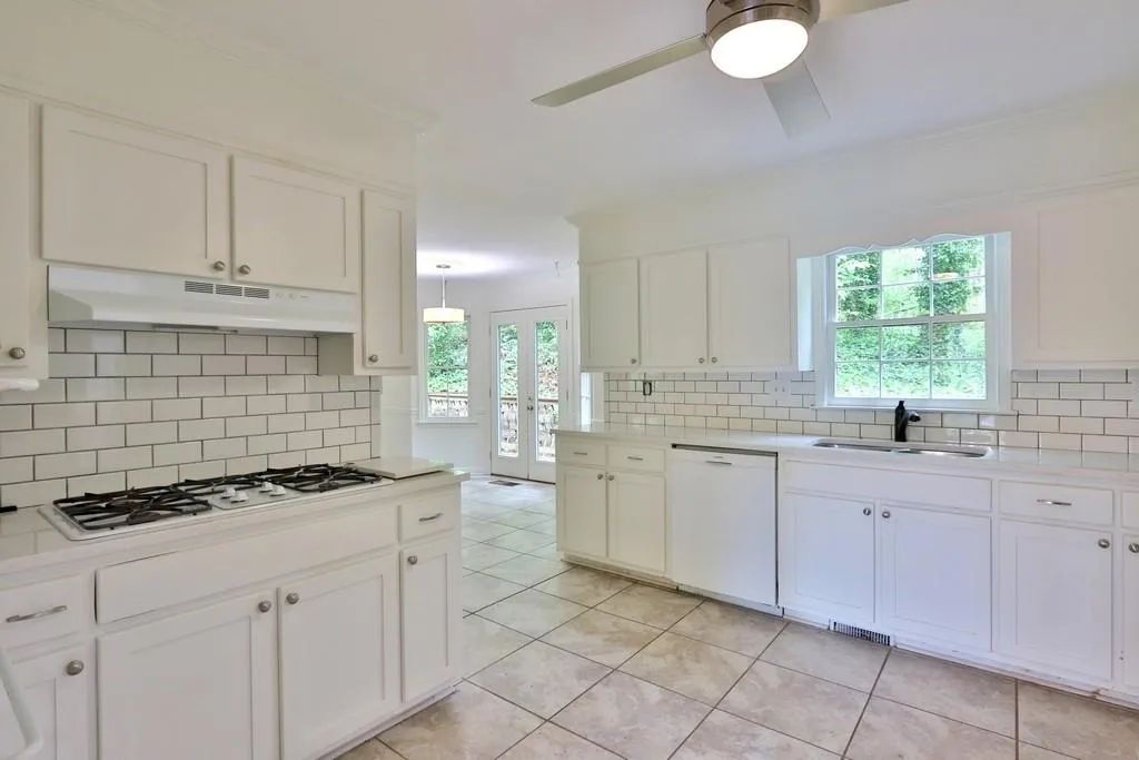 935 Lost Forest Drive, Sandy Springs, Georgia 30328, 4 Bedrooms Bedrooms, ,3 BathroomsBathrooms,Residential,Sold,935 Lost Forest Drive,6540229