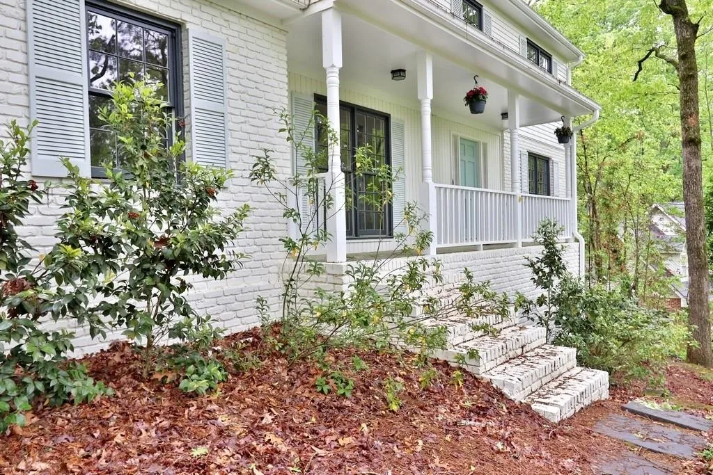 935 Lost Forest Drive, Sandy Springs, Georgia 30328, 4 Bedrooms Bedrooms, ,3 BathroomsBathrooms,Residential,Sold,935 Lost Forest Drive,6540229