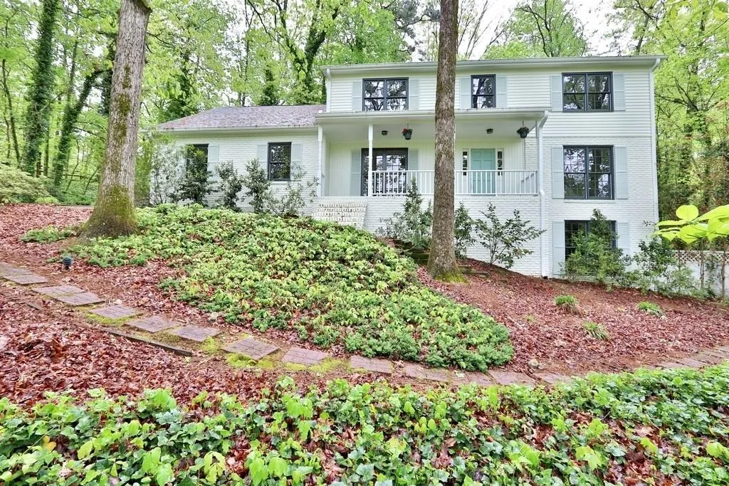 935 Lost Forest Drive, Sandy Springs, Georgia 30328, 4 Bedrooms Bedrooms, ,3 BathroomsBathrooms,Residential,Sold,935 Lost Forest Drive,6540229