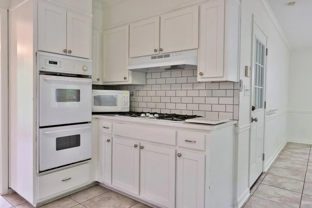 935 Lost Forest Drive, Sandy Springs, Georgia 30328, 4 Bedrooms Bedrooms, ,3 BathroomsBathrooms,Residential,Sold,935 Lost Forest Drive,6540229