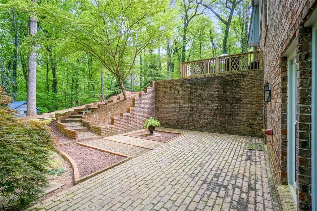 8945 Huntcliff Trace, Sandy Springs, Georgia 30350, 5 Bedrooms Bedrooms, ,5 BathroomsBathrooms,Residential,Sold,8945 Huntcliff Trace,6540217