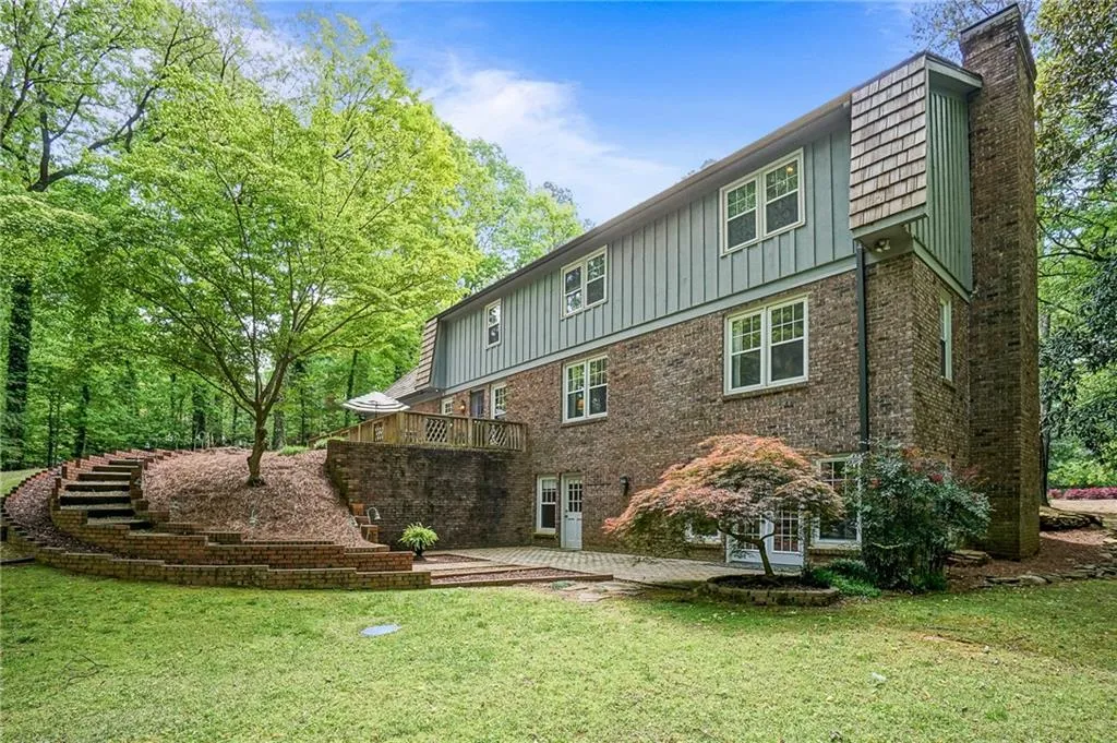 8945 Huntcliff Trace, Sandy Springs, Georgia 30350, 5 Bedrooms Bedrooms, ,5 BathroomsBathrooms,Residential,Sold,8945 Huntcliff Trace,6540217