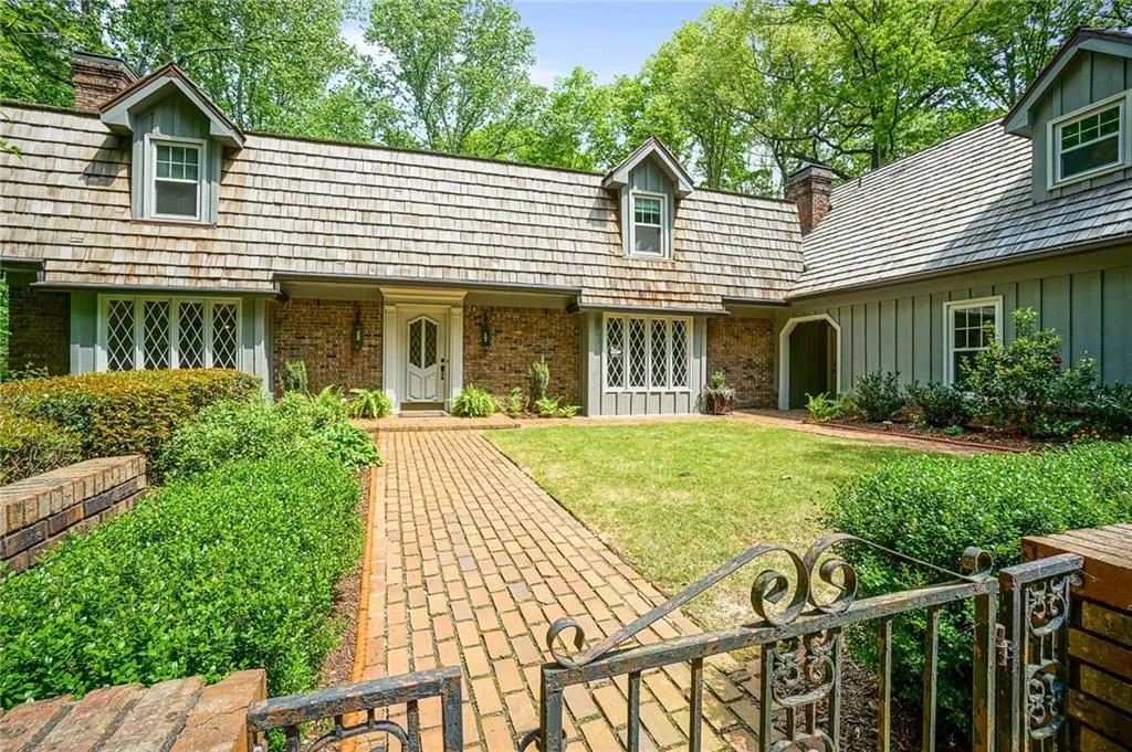 8945 Huntcliff Trace, Sandy Springs, Georgia 30350, 5 Bedrooms Bedrooms, ,5 BathroomsBathrooms,Residential,Sold,8945 Huntcliff Trace,6540217