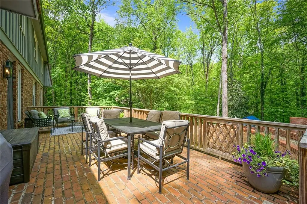 8945 Huntcliff Trace, Sandy Springs, Georgia 30350, 5 Bedrooms Bedrooms, ,5 BathroomsBathrooms,Residential,Sold,8945 Huntcliff Trace,6540217