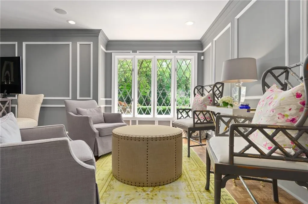 8945 Huntcliff Trace, Sandy Springs, Georgia 30350, 5 Bedrooms Bedrooms, ,5 BathroomsBathrooms,Residential,Sold,8945 Huntcliff Trace,6540217