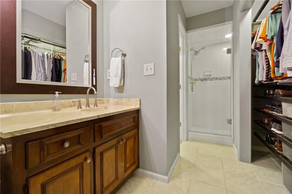 8945 Huntcliff Trace, Sandy Springs, Georgia 30350, 5 Bedrooms Bedrooms, ,5 BathroomsBathrooms,Residential,Sold,8945 Huntcliff Trace,6540217