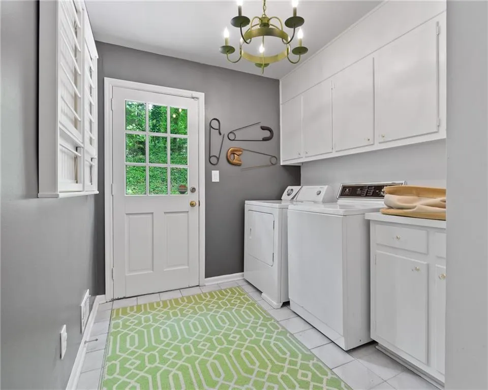 8945 Huntcliff Trace, Sandy Springs, Georgia 30350, 5 Bedrooms Bedrooms, ,5 BathroomsBathrooms,Residential,Sold,8945 Huntcliff Trace,6540217