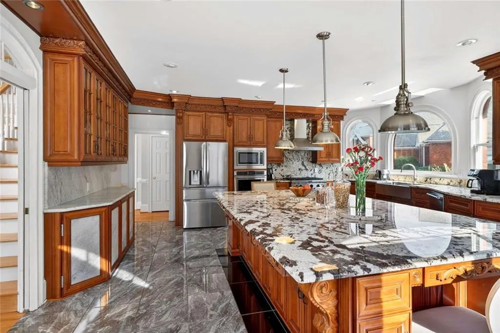 235 Summerhouse Lane, Sandy Springs, Georgia 30350, 6 Bedrooms Bedrooms, ,6 BathroomsBathrooms,Residential,For Sale,235 Summerhouse Lane,7737702