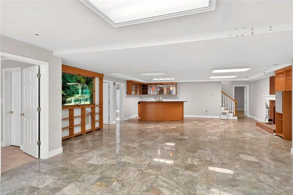 235 Summerhouse Lane, Sandy Springs, Georgia 30350, 6 Bedrooms Bedrooms, ,6 BathroomsBathrooms,Residential,For Sale,235 Summerhouse Lane,7737702