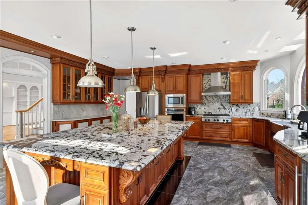 235 Summerhouse Lane, Sandy Springs, Georgia 30350, 6 Bedrooms Bedrooms, ,6 BathroomsBathrooms,Residential,For Sale,235 Summerhouse Lane,7737702