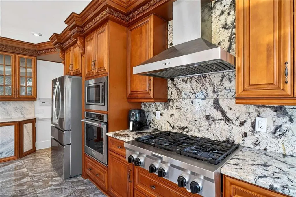 235 Summerhouse Lane, Sandy Springs, Georgia 30350, 6 Bedrooms Bedrooms, ,6 BathroomsBathrooms,Residential,For Sale,235 Summerhouse Lane,7737702