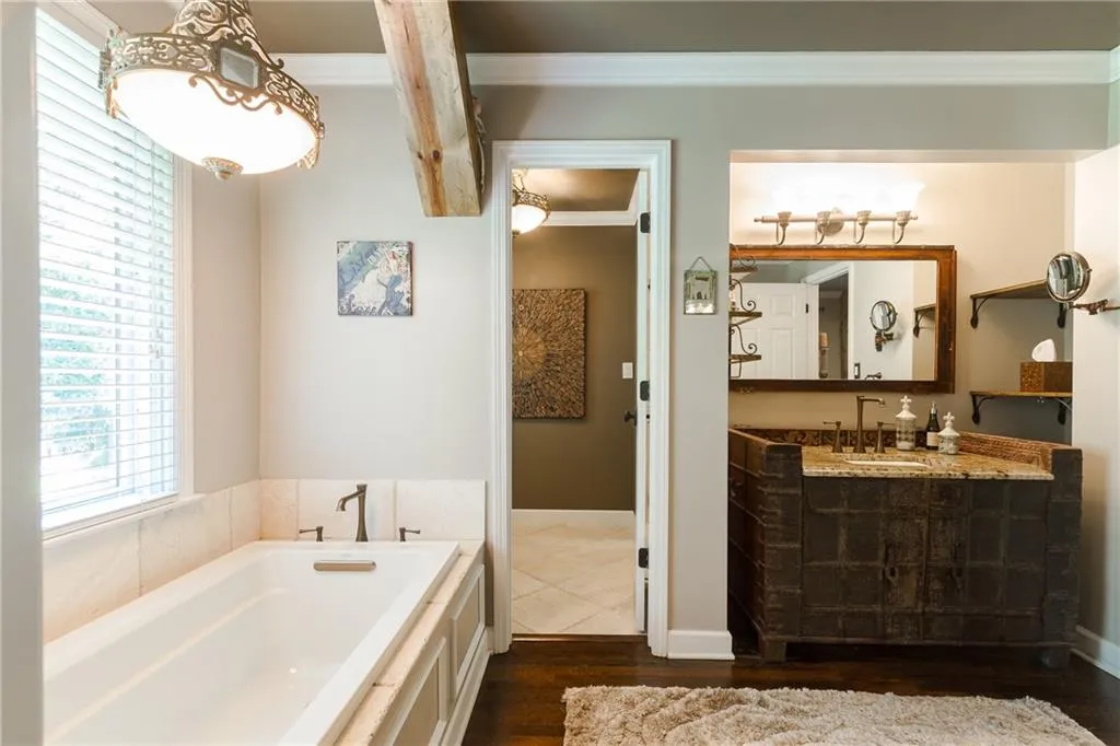 4615 Mystic Drive, Atlanta, Georgia 30342, 4 Bedrooms Bedrooms, ,3 BathroomsBathrooms,Residential,Sold,4615 Mystic Drive,5917605