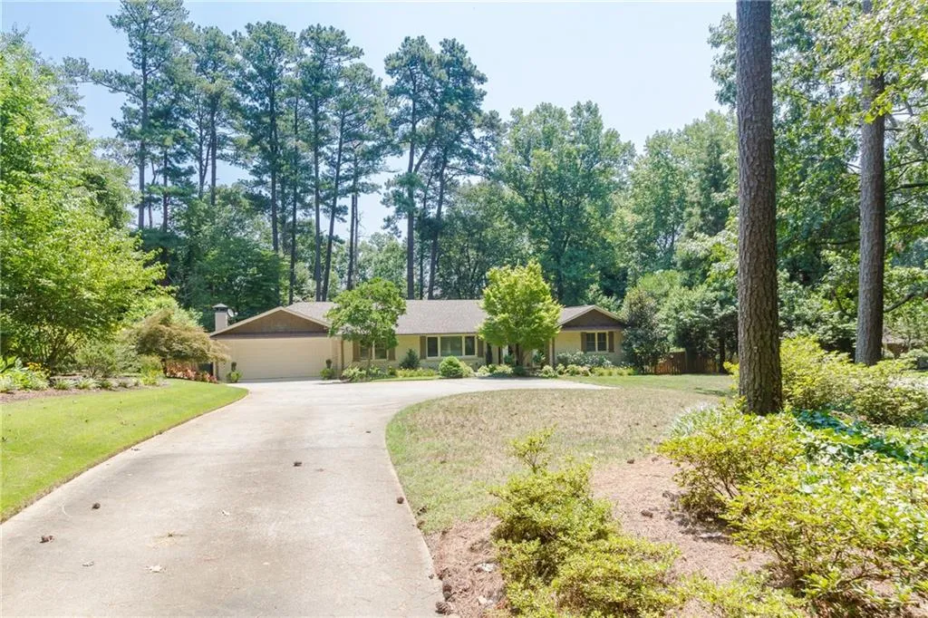 4615 Mystic Drive, Atlanta, Georgia 30342, 4 Bedrooms Bedrooms, ,3 BathroomsBathrooms,Residential,Sold,4615 Mystic Drive,5917605