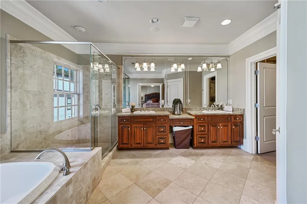 3475 Roxboro Road Ne Unit 10, Atlanta, Georgia 30326, 4 Bedrooms Bedrooms, 0 ,4 BathroomsBathrooms,Residential,For Sale,3475 Roxboro Road Ne Unit 10,7814529