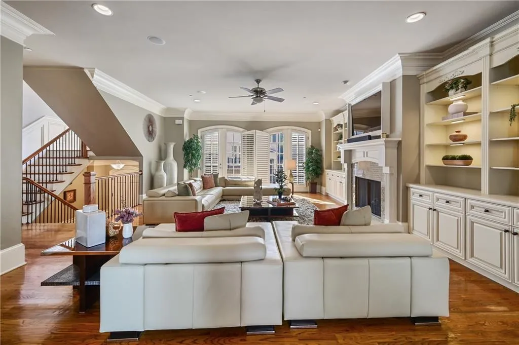3475 Roxboro Road Ne Unit 10, Atlanta, Georgia 30326, 4 Bedrooms Bedrooms, 0 ,4 BathroomsBathrooms,Residential,For Sale,3475 Roxboro Road Ne Unit 10,7814529